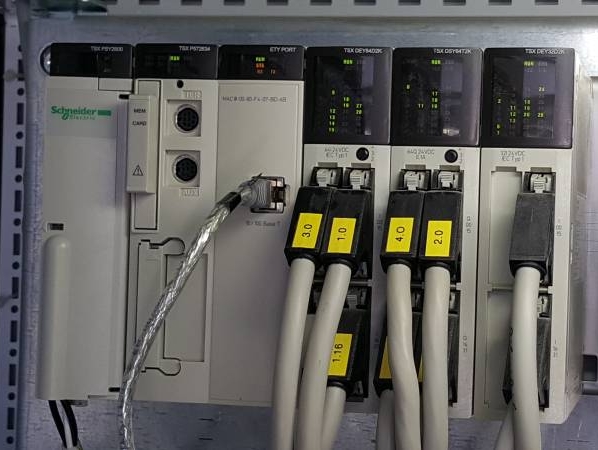 Mise en service d'une installation automatisée avec un TSX Premium Schneider Electric à Oran (Algérie)